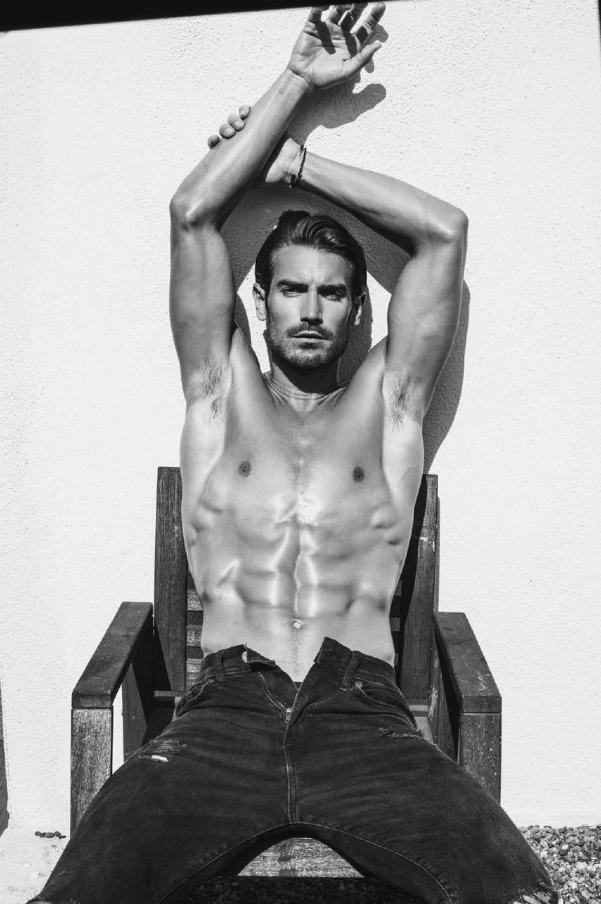 Desnudo Magazine杂志大片Lucas Bloms出镜