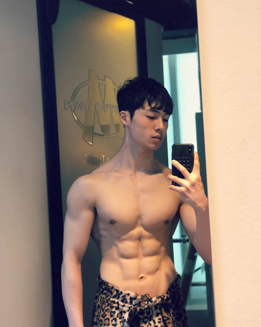 韩国健身运动员肌肉帅哥kimhayeon