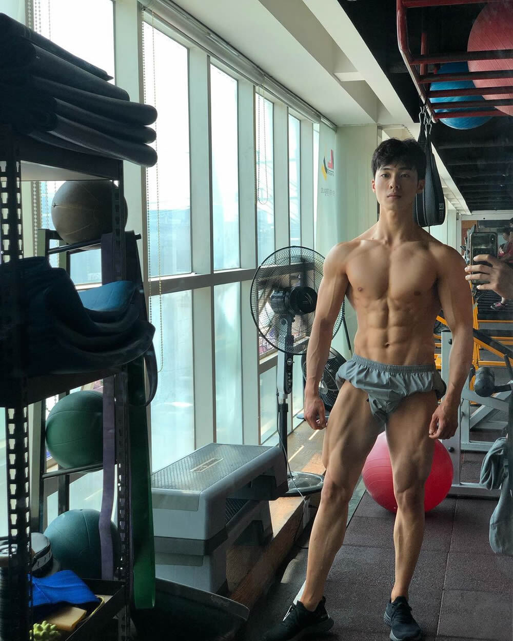 韩国健身运动员肌肉帅哥kimhayeon