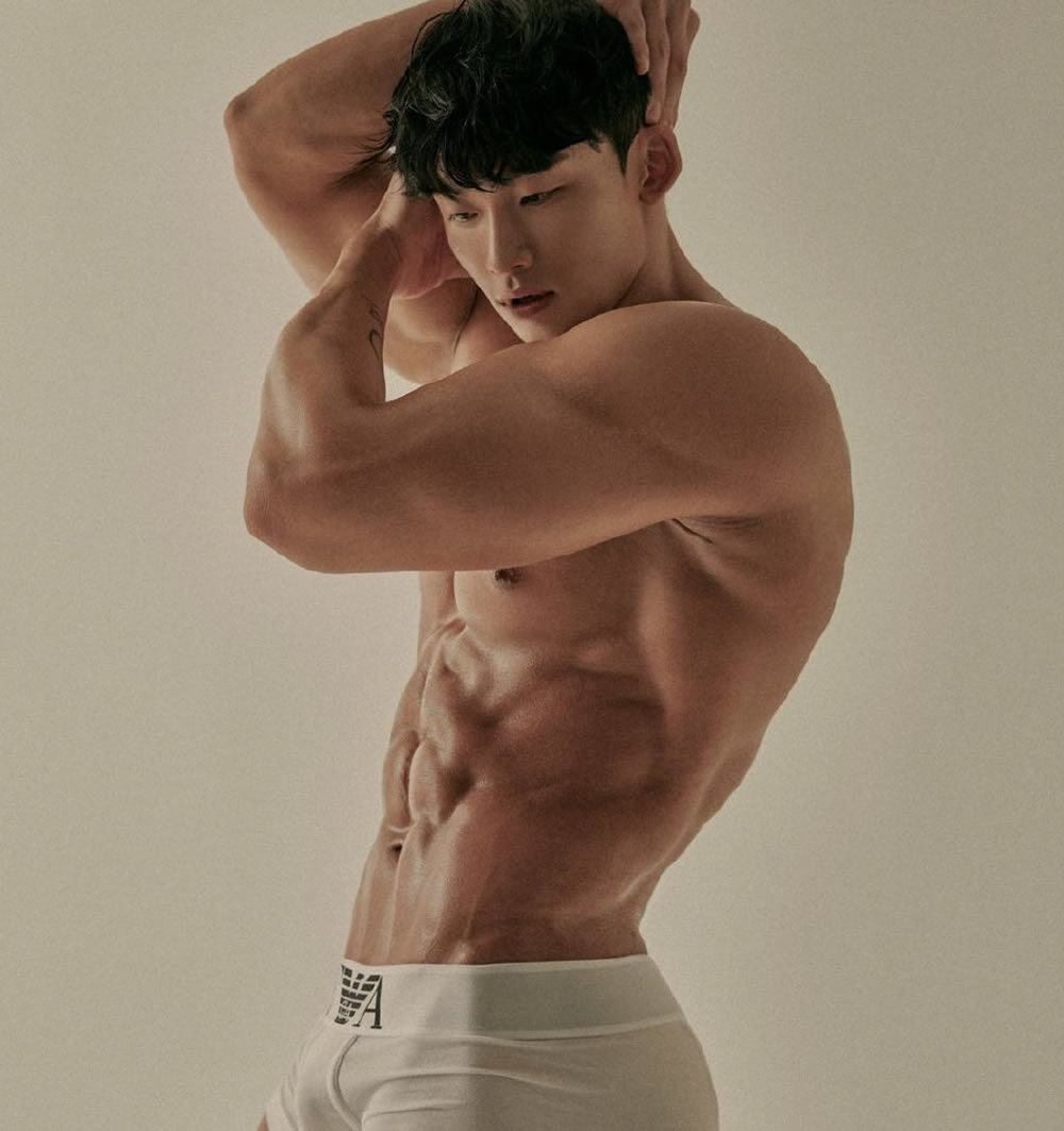 韩国健美运动员壮男孩健身男模帅哥