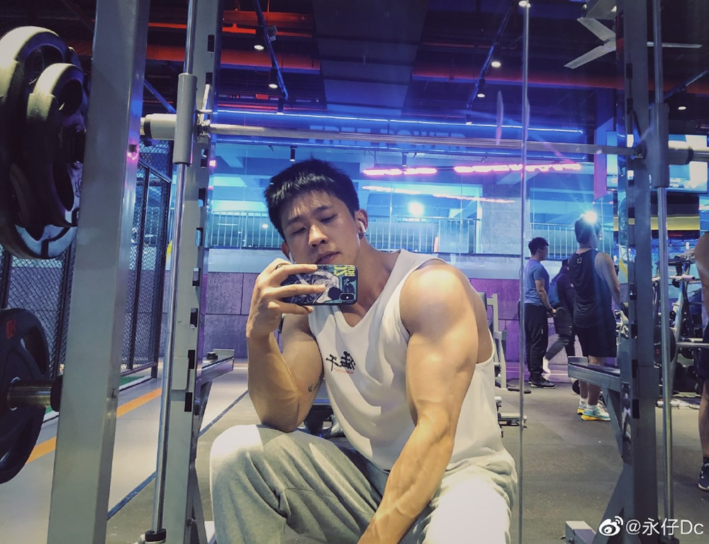 中国国产肌肉帅哥永仔Dc 健身男模