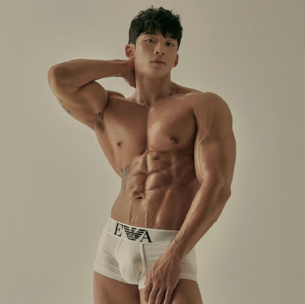 韩国健美运动员壮男孩健身男模帅哥