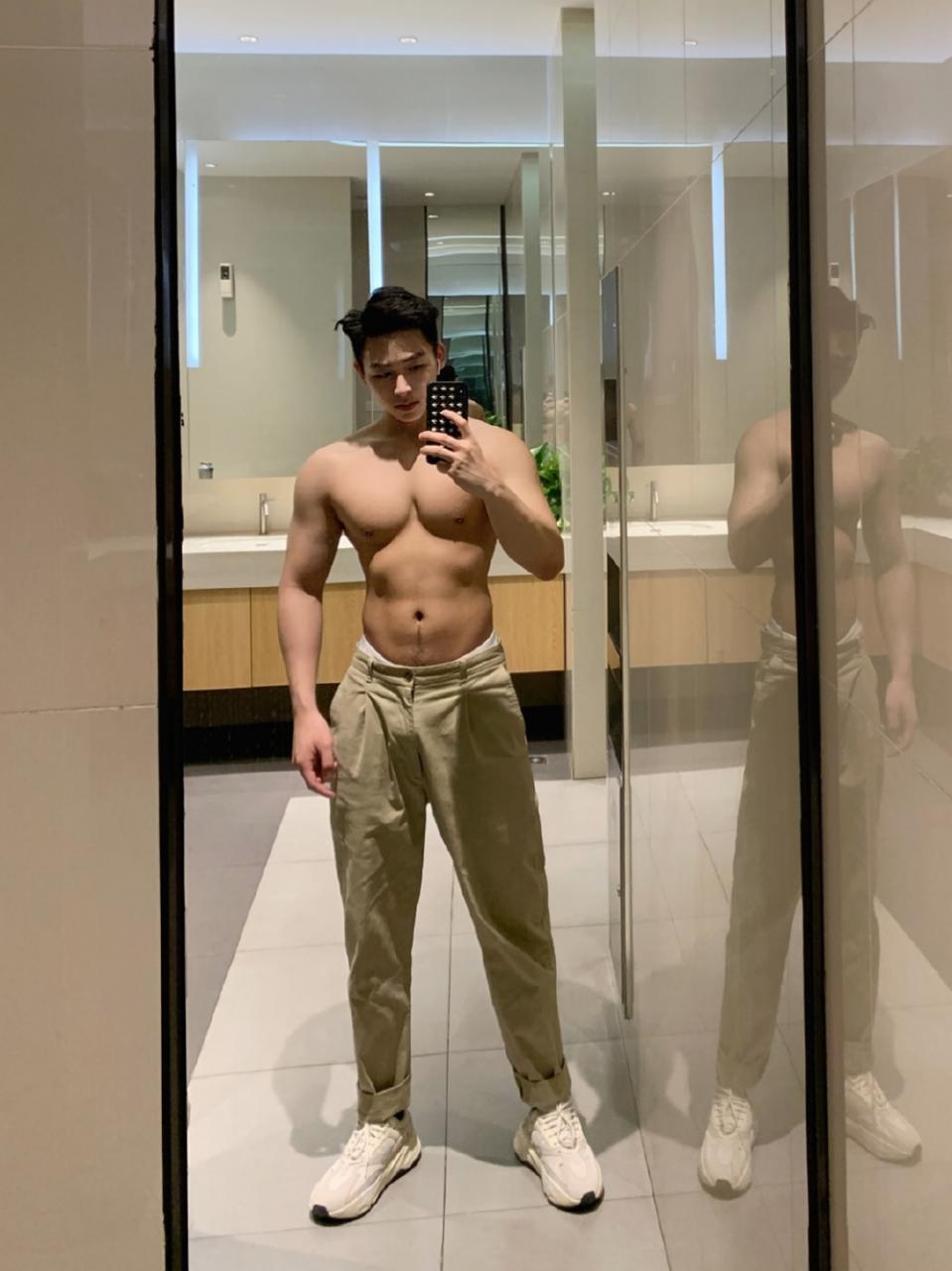 国产健身运动帅哥 健身网红名媛AUSTINICK