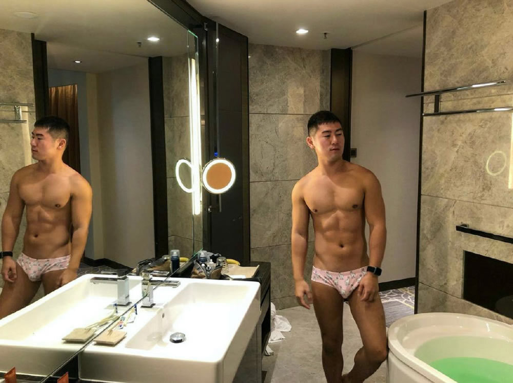 健身肌肉男Eddy Yeung