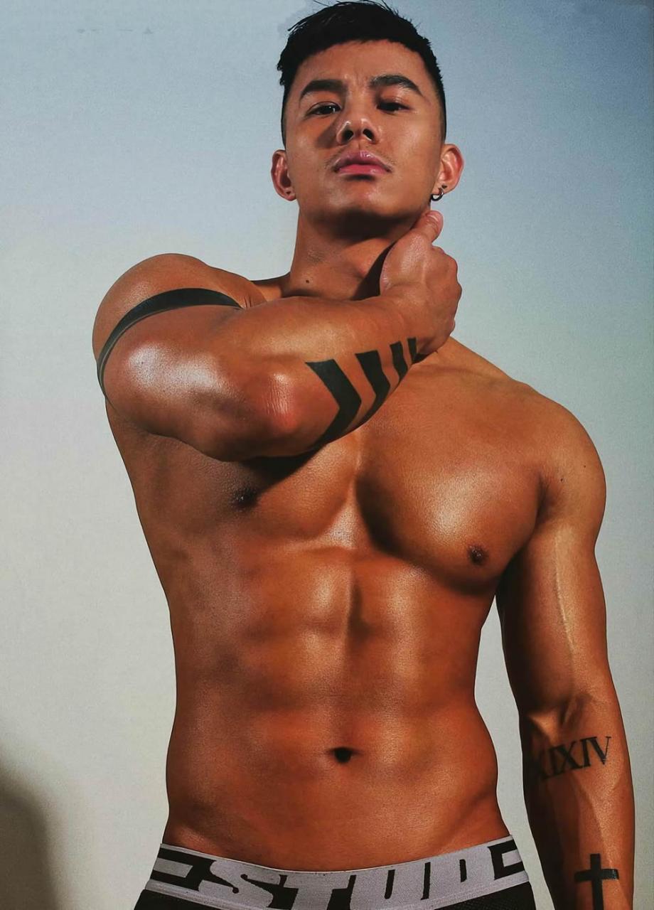 中国肌肉帅哥健身男模伍子豪（Evan）