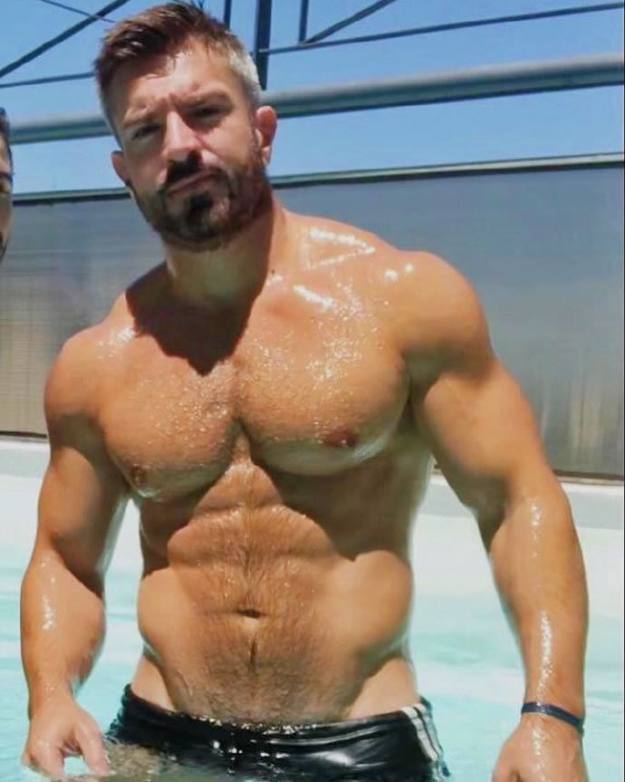 欧美性感肉壮肌肉熟男大叔 胡子壮熊Luciao