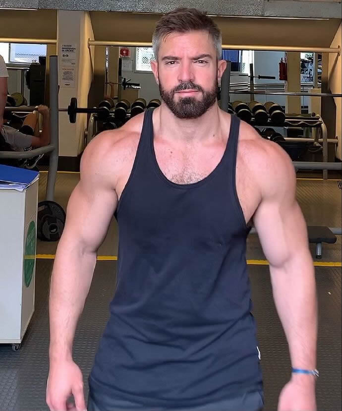 欧美性感肉壮肌肉熟男大叔 胡子壮熊Luciao