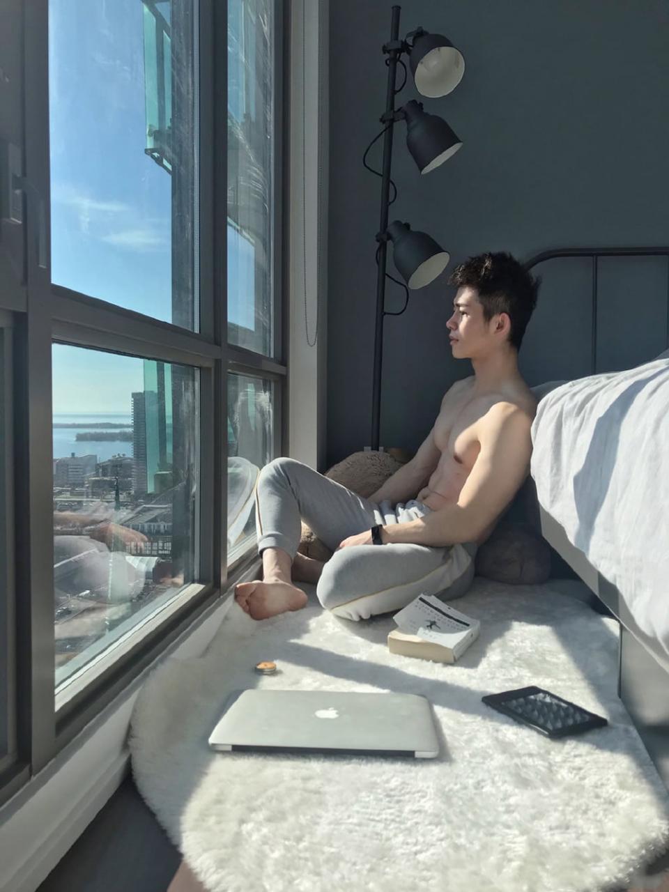 中国国产健身肌肉帅哥苏格拉伯 衬衫肌肉男