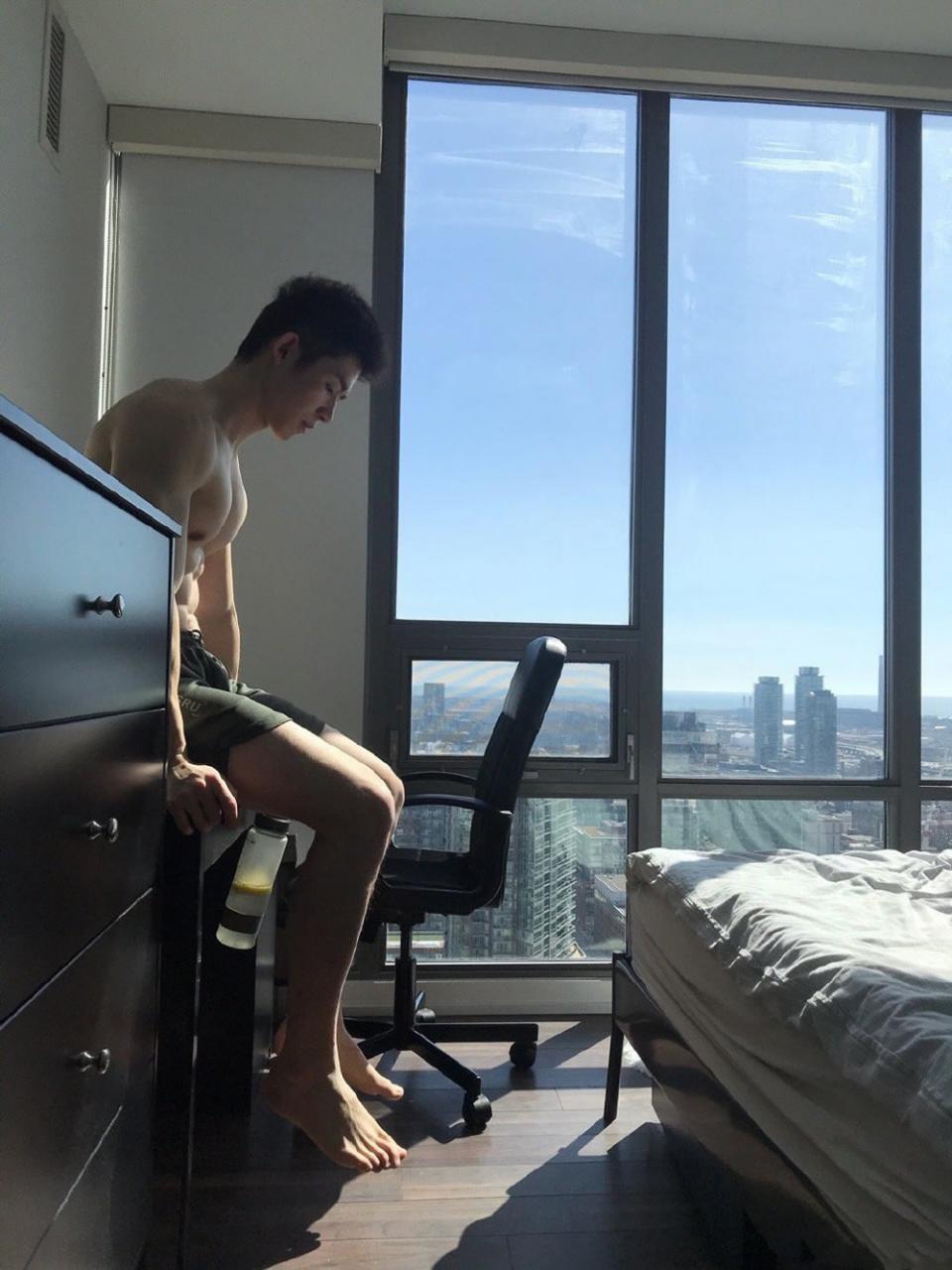 中国国产健身肌肉帅哥苏格拉伯 衬衫肌肉男