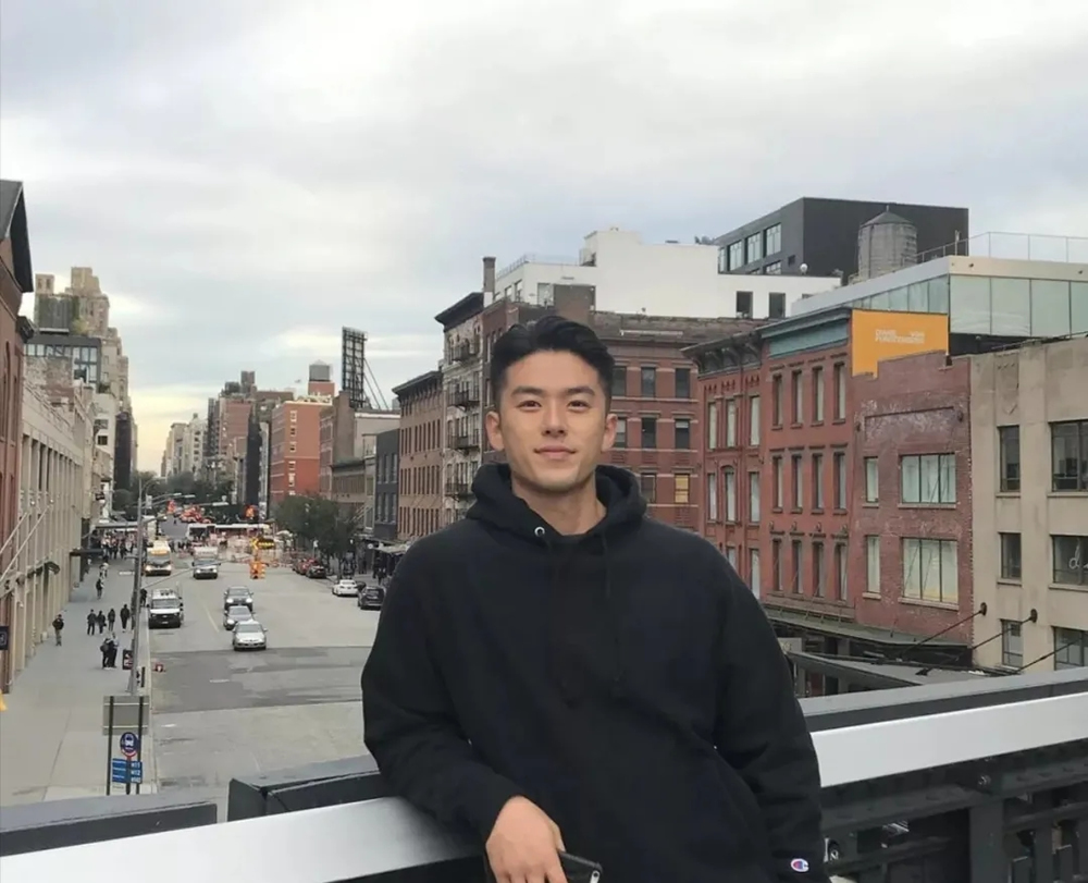 身高186cm的大长腿高颜值国产肌肉帅哥男模