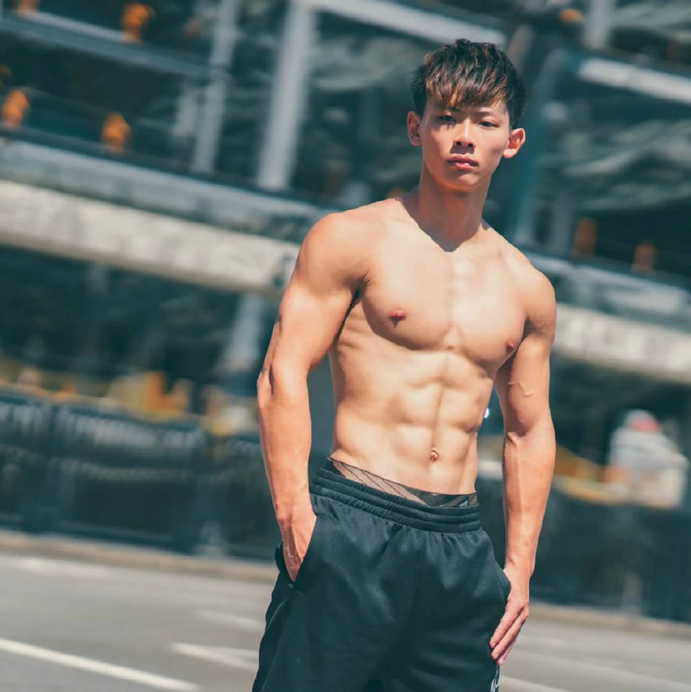 中国台湾大学生薄肌肌肉模特陈鸿宇