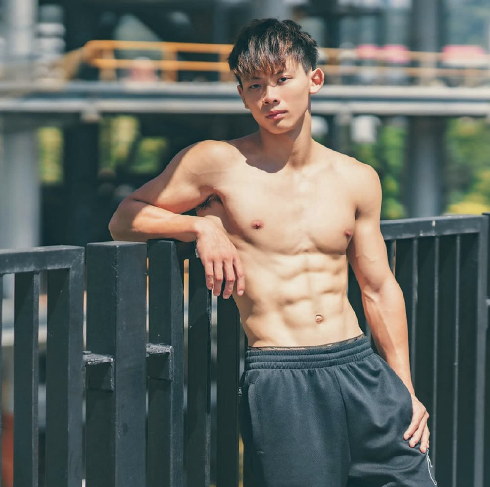 中国台湾大学生薄肌肌肉模特陈鸿宇
