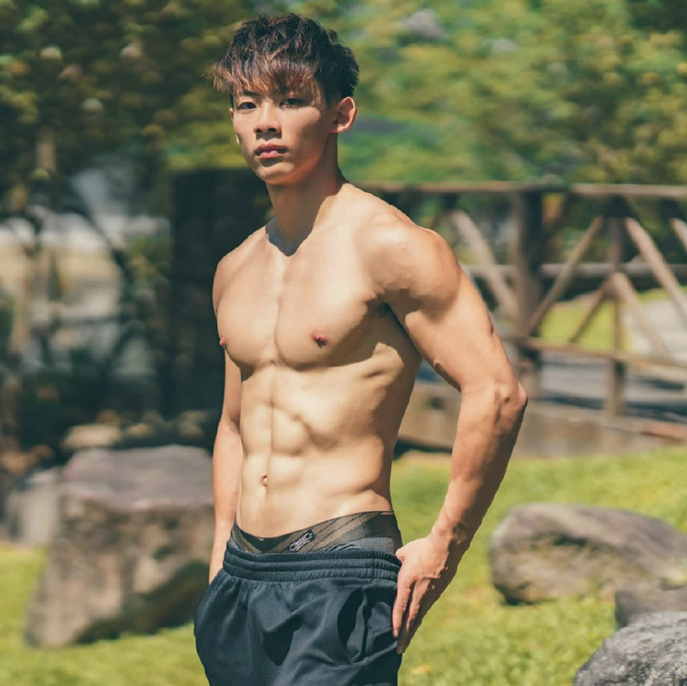 中国台湾大学生薄肌肌肉模特陈鸿宇