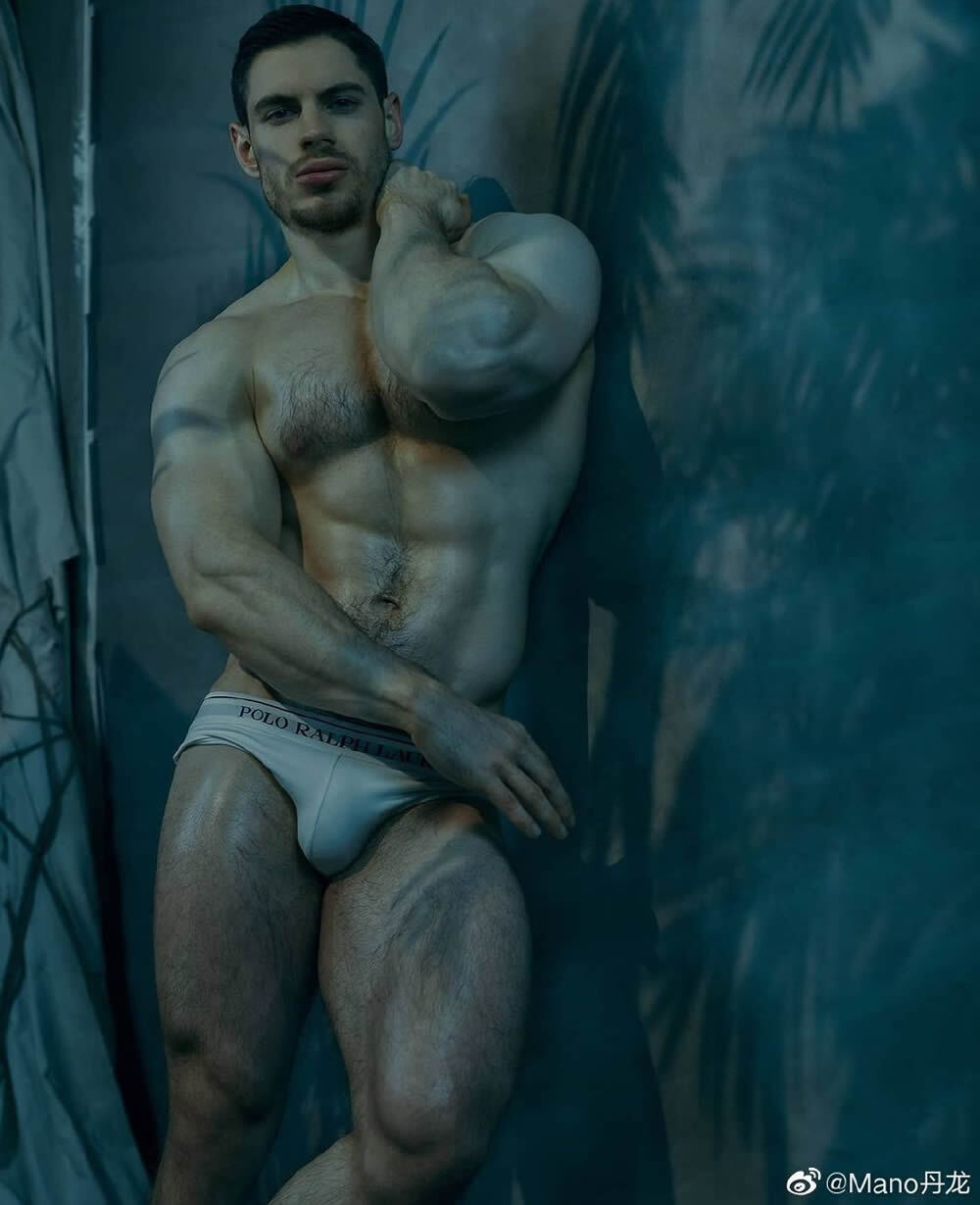 威猛英俊的法国肌肉男模Antoine Morieult
