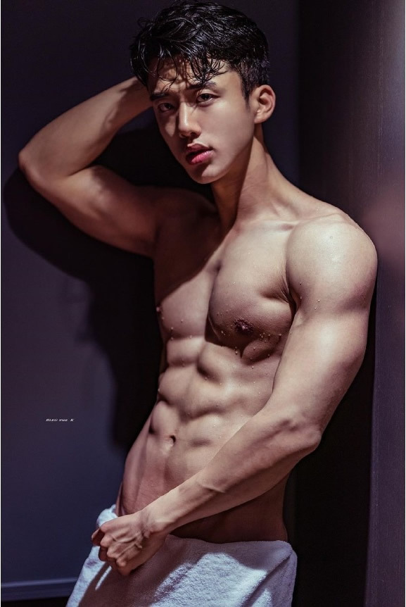 韩国肌肉男模健身模特Shin il