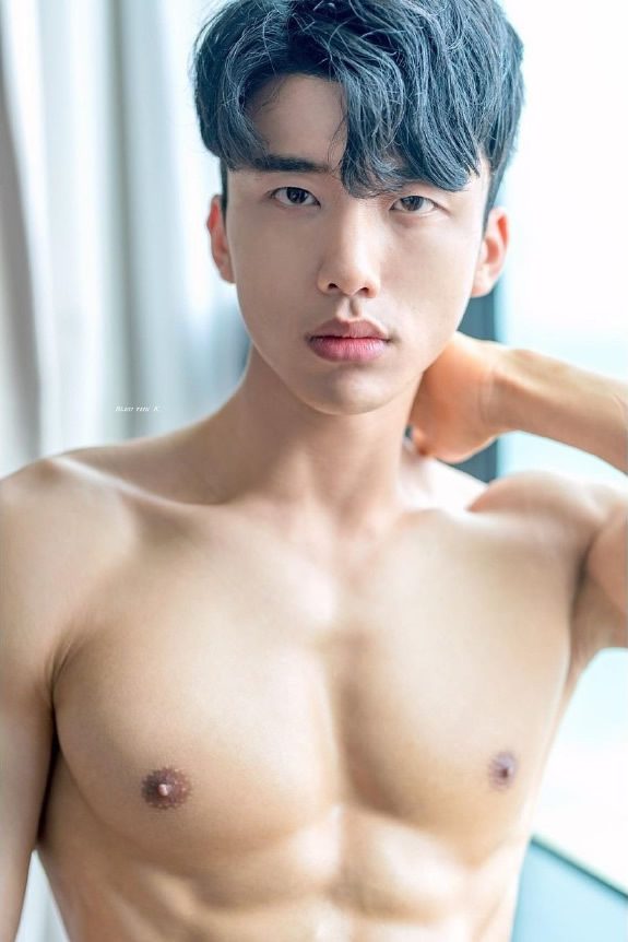 韩国肌肉男模健身模特Shin il
