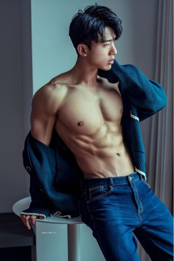 韩国肌肉男模健身模特Shin il