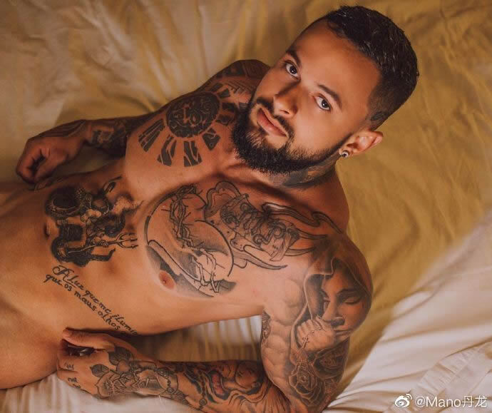 巴西肌肉纹身胡子男模Junior Oliveira