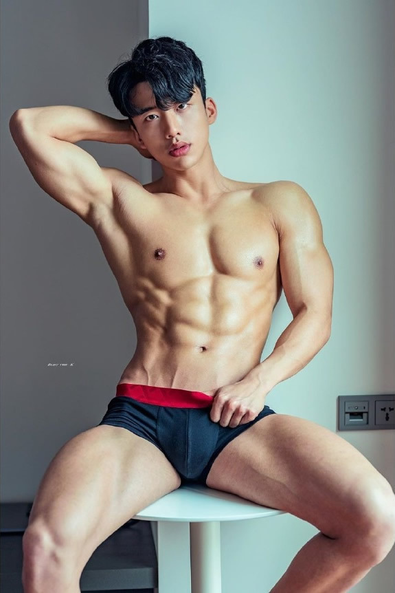韩国肌肉男模健身模特Shin il