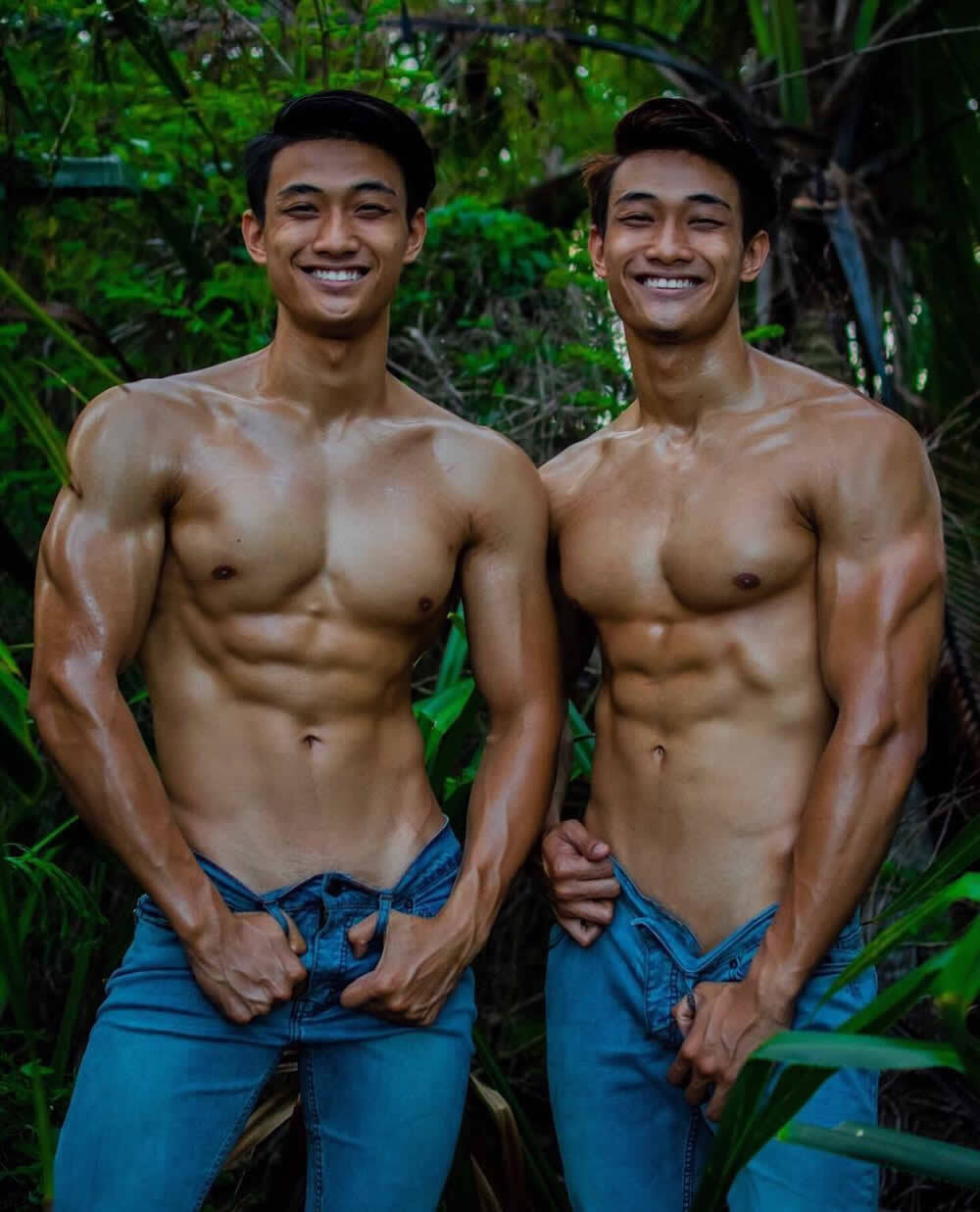 新加坡双胞胎运动员健身肌肉帅哥