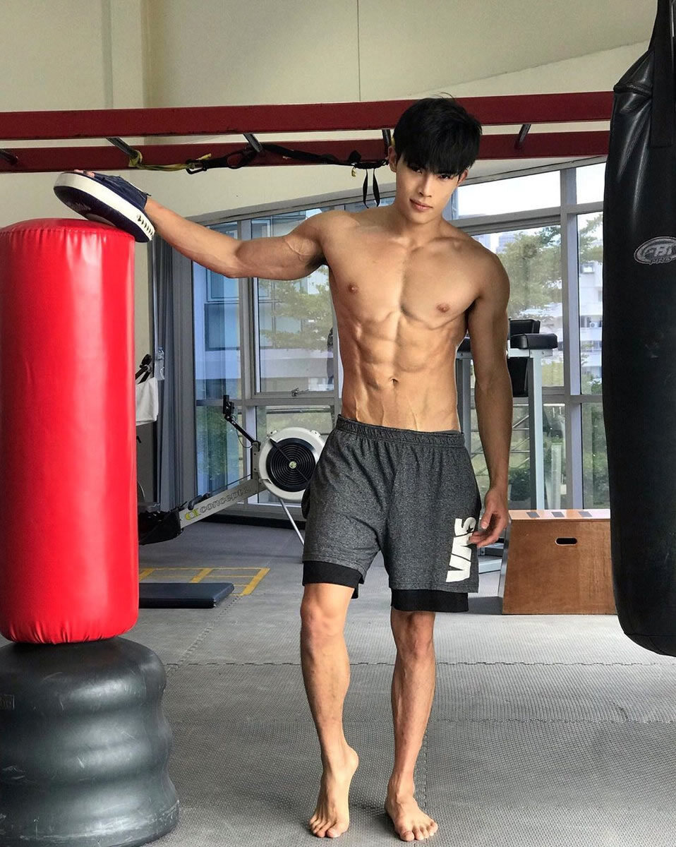 泰国男模兼演员Sun Chayanut肌肉写真
