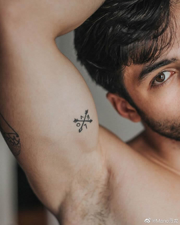 复古小胡子肌肉男模Gabriel Castro