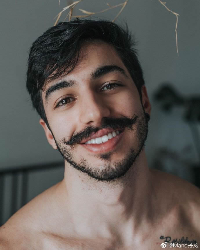 复古小胡子肌肉男模Gabriel Castro