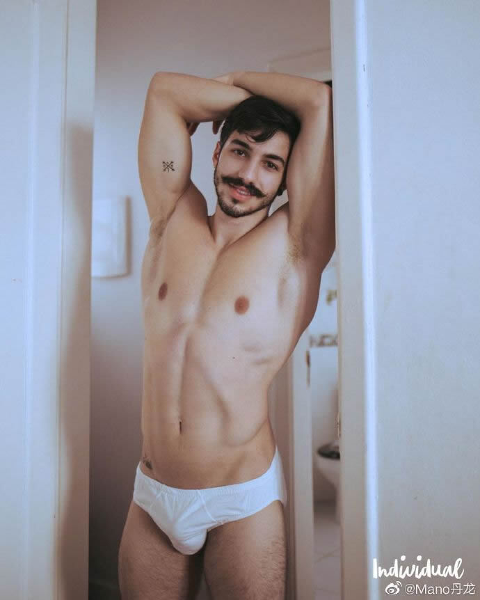 复古小胡子肌肉男模Gabriel Castro