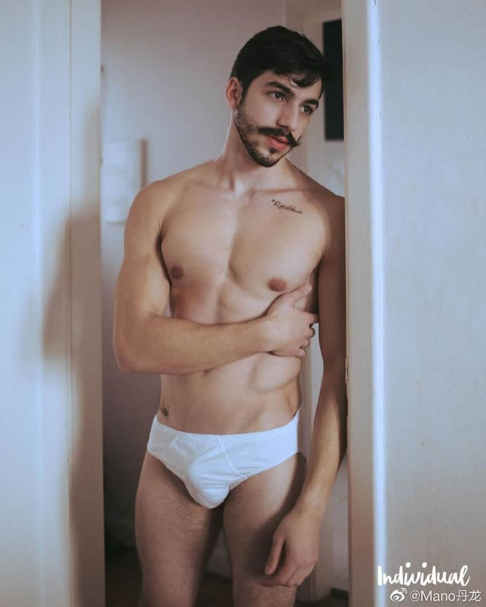 复古小胡子肌肉男模Gabriel Castro