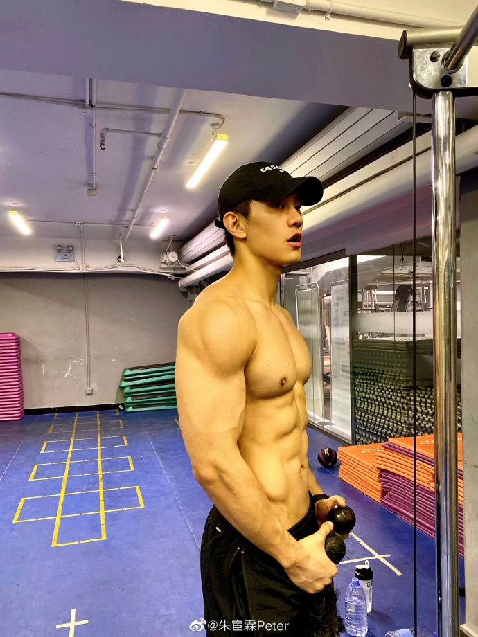 中国国产肌肉网红朱宦霖Peter