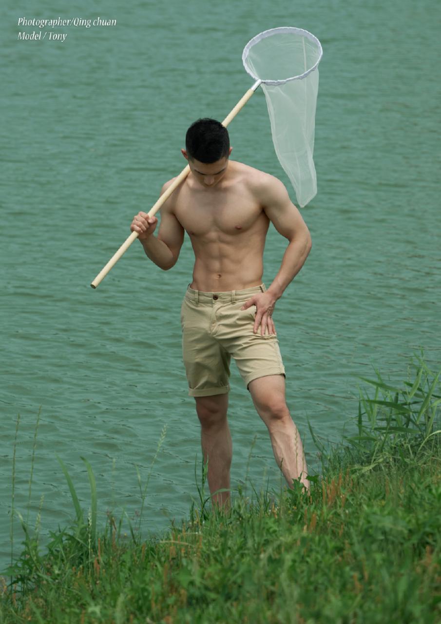 国产肌肉帅哥小鲜肉夏天湖边写真