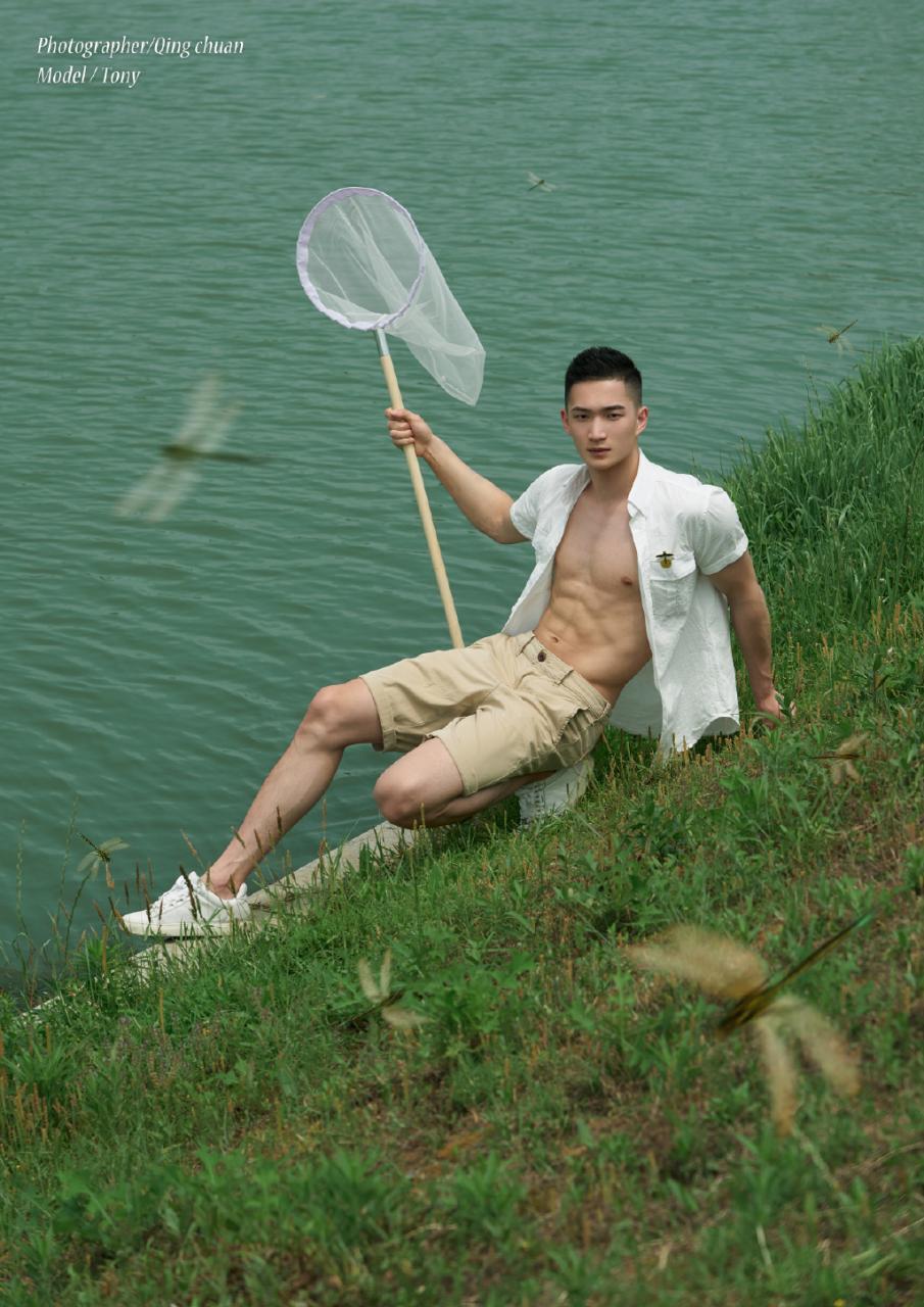 国产肌肉帅哥小鲜肉夏天湖边写真