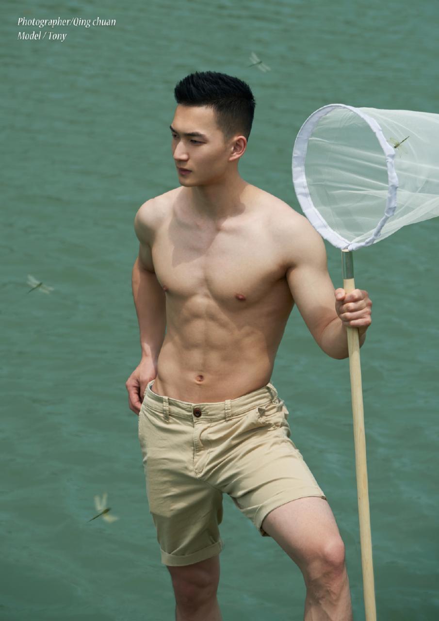 国产肌肉帅哥小鲜肉夏天湖边写真