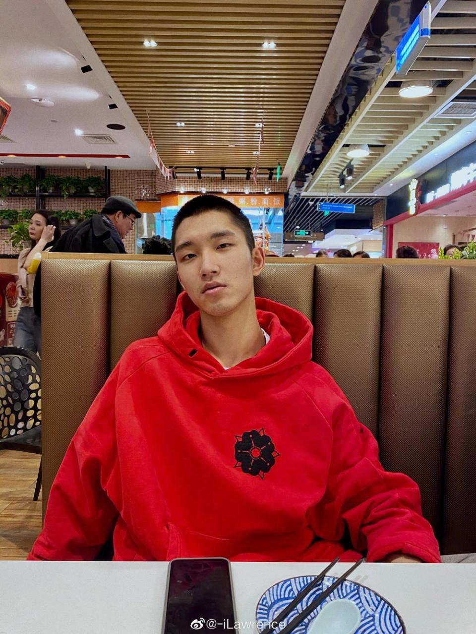 Nike官网寸头单眼皮模特徐一飞 传说中的禁欲脸？
