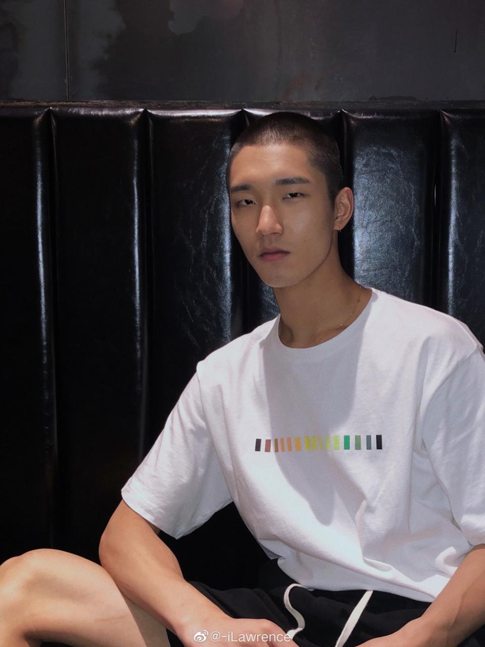 Nike官网寸头单眼皮模特徐一飞 传说中的禁欲脸？