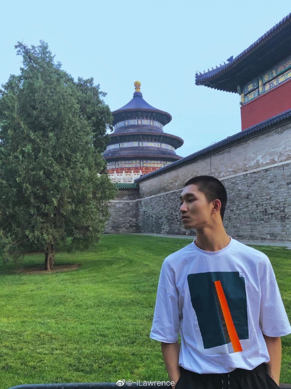 Nike官网寸头单眼皮模特徐一飞 传说中的禁欲脸？