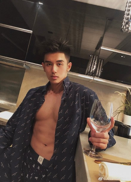 中国肌肉小鲜肉许健Alex 腹肌校草