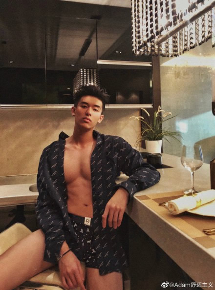 中国肌肉小鲜肉许健Alex 腹肌校草