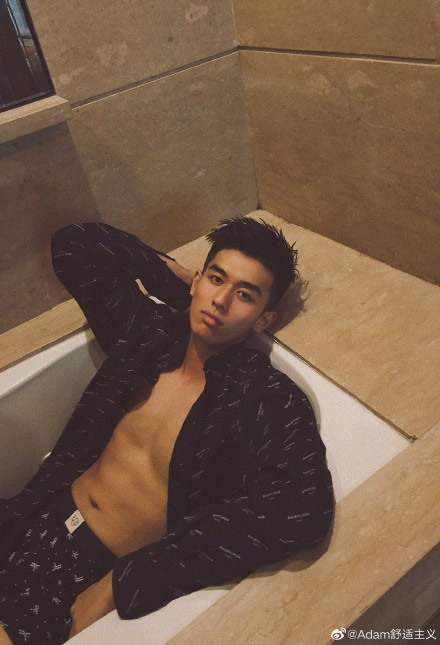 中国肌肉小鲜肉许健Alex 腹肌校草