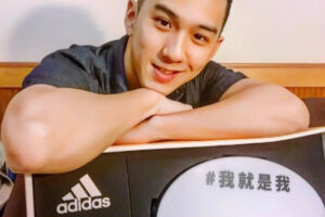 在澳洲寿司店工作的亚裔帅哥肌肉男-大壹博客