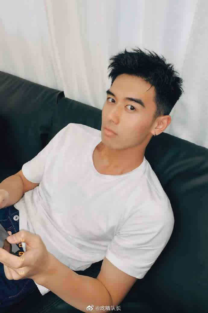 中国肌肉小鲜肉许健Alex 腹肌校草