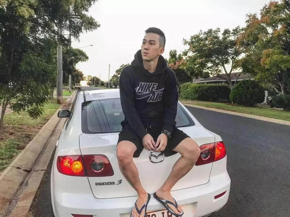 在澳洲寿司店工作的亚裔帅哥肌肉男