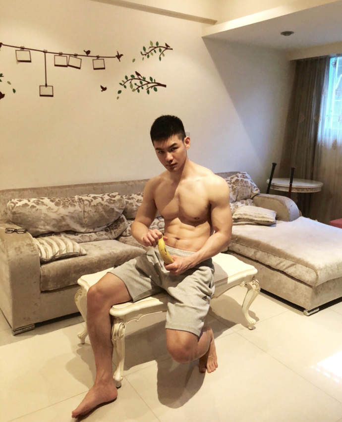 中国台湾肌肉帅哥 来自台北的185的小鲜肉