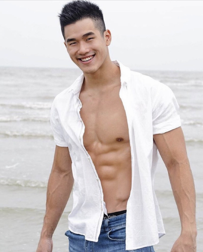 亚裔肌肉男模 Alex Chee