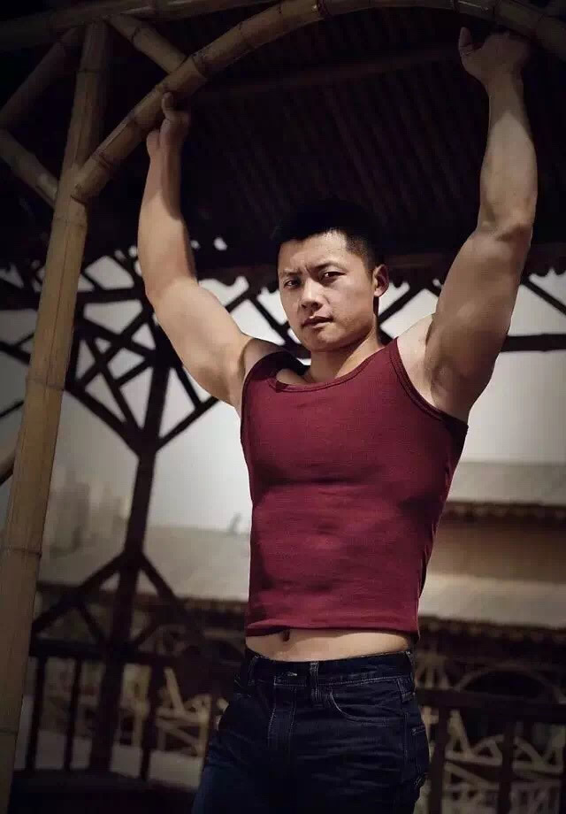 玉米地里的成熟小叔 中国肌肉男帅哥-大壹博客