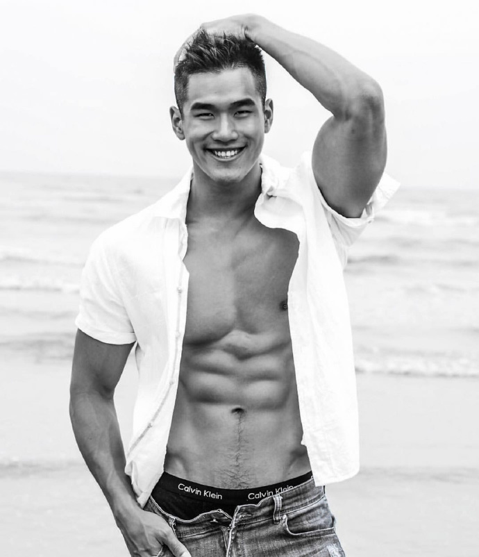 亚裔肌肉男模 Alex Chee