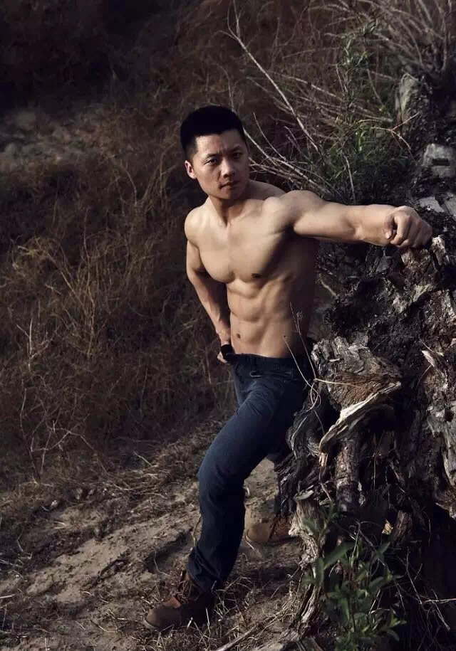 玉米地里的成熟小叔 中国肌肉男帅哥