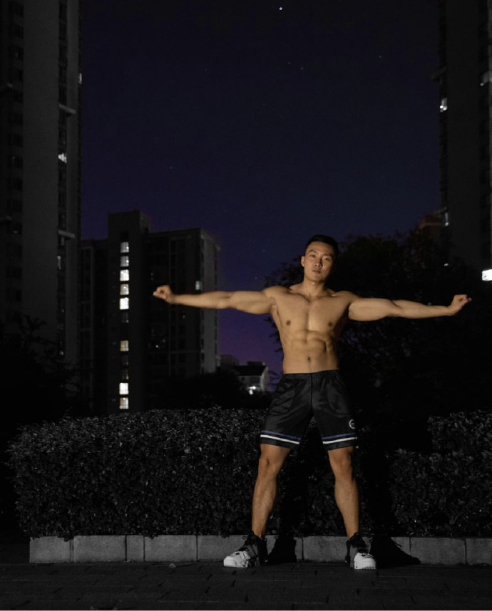 中国湖北肌肉帅哥SolonYang