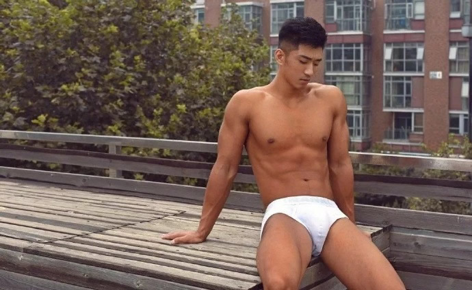 中国肌肉帅哥 黄金男模第三名李茂鹏