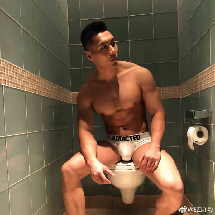 中国肌肉男模帅哥 肌肉天菜EZI亦致-大壹博客